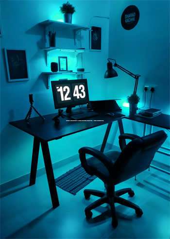 【天涯神贴是什么？】不知道你有没有听过这样的传说，半夜在网上逛，收听一家午夜开的电台，他们说这就是“天涯神贴”——一个混着古今、闻者落泪听者流泪的神奇帖子！ 第1张